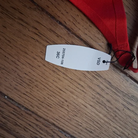 Elegant Red Lace Women's Victorias Secret Incredible Lined Demi New With Tags - Picture 2 of 7